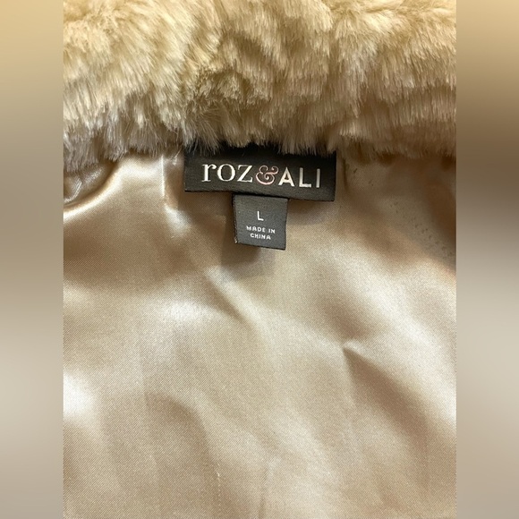 Roz & Ali Faux Fur Rose Women's Cream Vest w Pockets Size Large - Picture 7 of 16